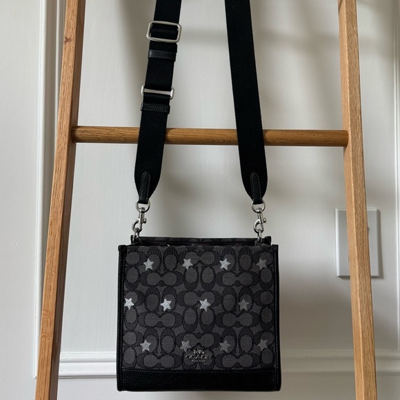 Coach Dempsey Tote 22 In Signature Jacquard With Star Embroidery - Like New - Picture 2 of 16